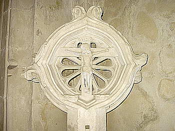 la croix à sa place actuelle dans l'église